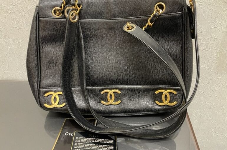 CHANEL トリプルココ キャビアスキン チェーンショルダー