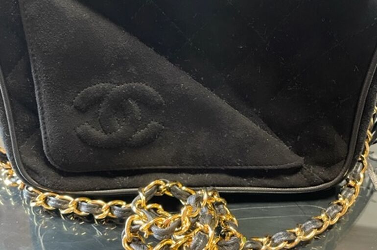 CHANEL マトラッセ スエード ポシェット